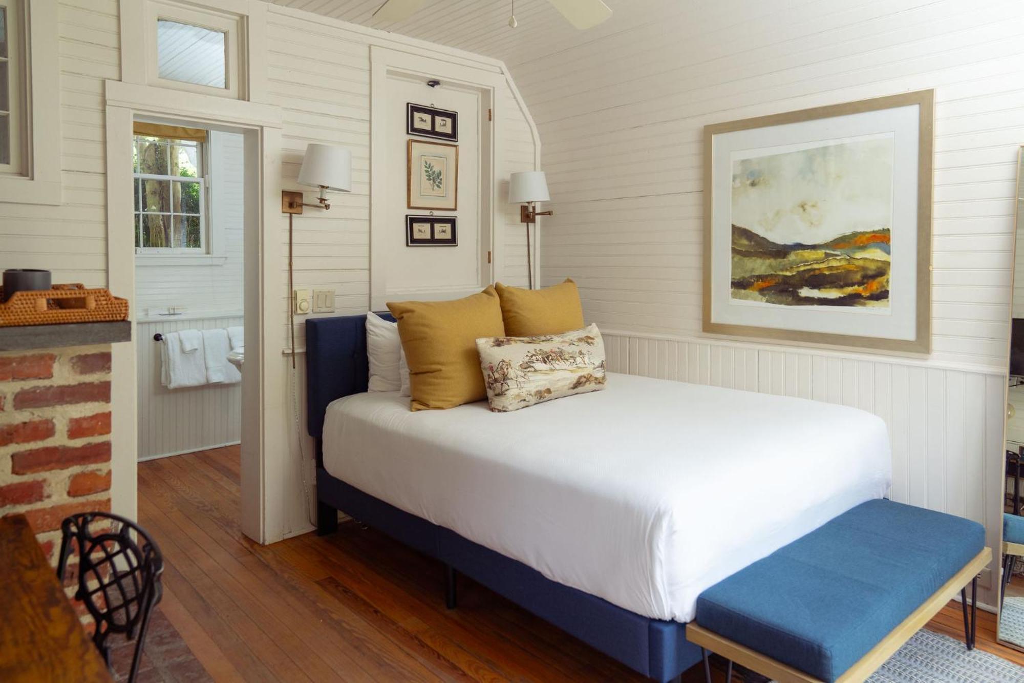 The Clifton Hotel ชาร์ลอตต์สวิลล์ ภายนอก รูปภาพ